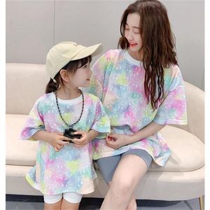 女の子の半袖Tシャツ母と娘のファッションタイ染料プリントトップペアレントチャイルドサマー服家族マッチ服220531