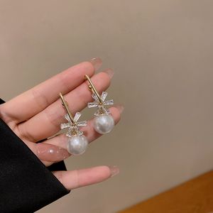 S3018 Fashion Jewelry S925 Silver Dangle örhängen Lady Sweet Zircon Flower Faux Pearl Earrings