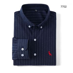 قمصان رجالية عارضة 2022 Revisiona Aramy Striped قميص ناعم النسيج بأكمام طويلة تناسب الناعمة منقوشة أعلى