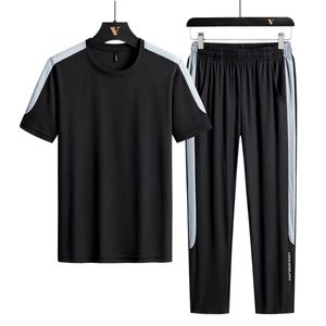 カジュアルスポーツウェアセットメンスポーツスーツブランドの服の服2枚Tシャツショーツトラックスーツジョギング服プラスサイズ220621
