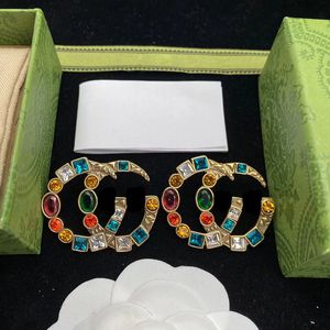 Brincos de marca de designer de letras de luxo retrô vintage cobre colorido pedra de cristal brincos joias para festa feminina com embalagem de caixa de presente