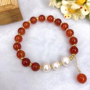 Fios de pulseira de bracelete de água doce 100% combinação de ágata vermelha com 3 pérolas brancas de 7-8 mm jóias elásticas de casamento elástico
