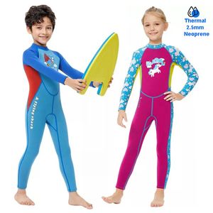 子供たちは暖かい水着を保持しています2.5mmネオプレンサーマルスイムスウィートキッズボーイズガールズロングダイビングスーツ全身暖かさウォータースポーツウェア