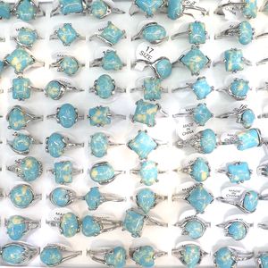 Lot mélangé des anneaux turquoises naturelles avec un motif décoratif jaune 50pcs / lot taille 6-10