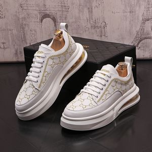 Novo estilo France Brand Fashion White Shoes White Velvet Mens mocassins Bordados Madeir