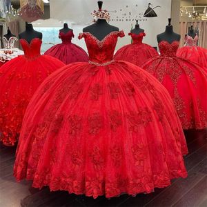 الأميرة الحمراء قبالة الكتف فساتين Quinceanera المصنوعة يدويا 3D الزهور العيد عيد ميلاد العباءات الخرز برموز راقصة