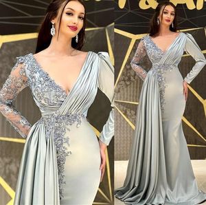 2022 Argento Abiti da ballo sexy Scollo a V Appliques di pizzo Perline Maniche lunghe Abiti da sera Dubai Plus Size Abito da cerimonia formale a sirena