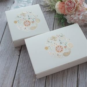 2 Size White Gold Flower Round 10pcs Macaron Chocolate Paper Box Wedding Favor Christmas Birthday Party Gifts Packaging 220420