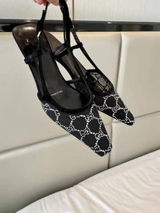 24SS Women's Slingback Sandals Pump Aria Slingback Shoes presenteras i Black Mesh med kristaller glittrande motiv Back Buckle Closure Size 35-42