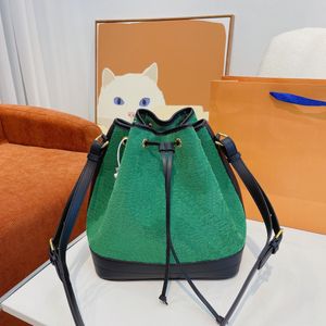 Omuz çantası kova çantaları çanta tasarımcısı çanta kadınlar çapraz kanatlı kadın moda trend yeşil çiçek çok işlevli çok işlevli cüzdanlar elçi çantaları