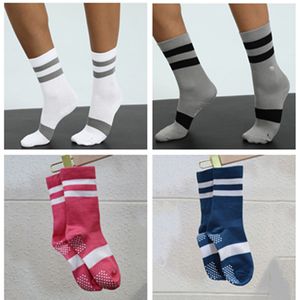 Hizalama lu-07 Çorap Kadın ve Erkekler Pamuk Vahşi Klasik Nefes Alabilir Çoraplar Siyah Beyaz Karışım ve Maç Spor Fitness