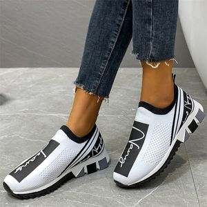 Luxury Running Shoes For Women Slip-On Walking Shoes Woman Sneakers Designer Breathable Unisex Sport Shoes Lady Chaussures Femme 220527
