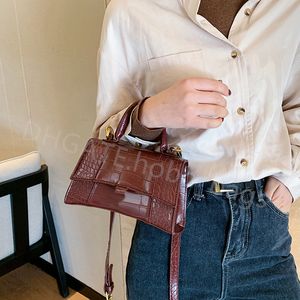 New Shoulder Bags Luxurys Designers Famous Mini Half Moon Bag lady Canvas Crocodile Wallets Fashion Diamond Lattice Women tote Letter purse Clutch Lady handbags