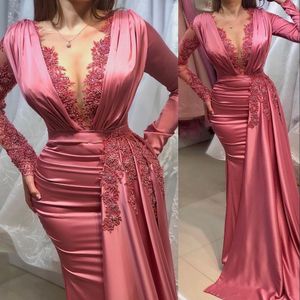 2020 Sexig Svart Mörk Röd Champagne Prom Klänningar V Nacke Illusion Långärmad Snöre Applikationer High Split Plus Size Party Wear Evening Gowns