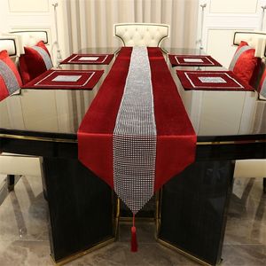 European Style Table Runner Rhinestones Flanell Diamond High Quality Luxurious Faux Silk Runners For Wedding Party Decor 220615