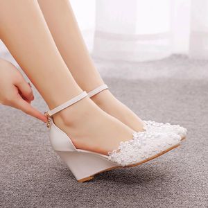 Kvinnor Sandaler Pearl Rhinestone White Lace Wedding Shoes Wedges Ankle Strap Platform Pumps High Heels