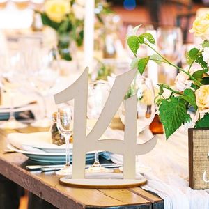 パーティーデコレーション10pcs木製の結婚式のテーブル番号カード装飾品ホームクラフトウッド材の製造カートンパッケージングパーティ