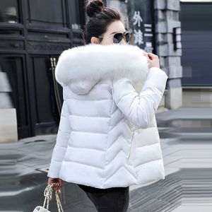 Moda duży futra biała płaszcz Kobiety plus rozmiar 6xl Slim Winter Jacket Female Stratna krótka odzież kruszenia kurtki studenckie szykowne topy 201029