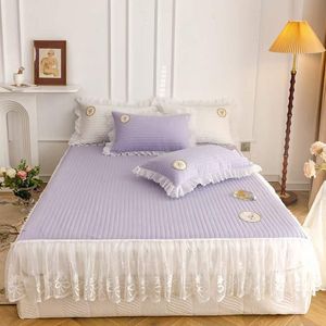 100 BAUMWOLLE Top Quailty Lace Gilrs Purple Bettwäsche-Sets Wunderschöne Sets Heißverkaufte, gesteppte, dicke Überwürfe, 3-teiliges Laken und Kissenbezüge
