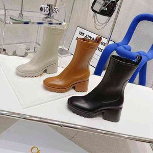 2022 New High Quality Women's Martin boots Fashion Catwalk Design Ankle Boots Non-slip Water Proof Trend PVC Rain Boots Woman Y220707