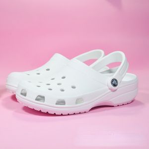 2024 Novos sapatos de praia Chegada Mulheres casuais Sapatos de jardim de arco-íris não deslizam Sandals Slip On Girl Fashion Slides Outdoor
