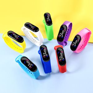 어린이 다기능 전자 손목 시계 LED 스포츠 플래시 colorfu 소년을위한 디지털 시계 소녀 키즈 시계 선물 사업 선물