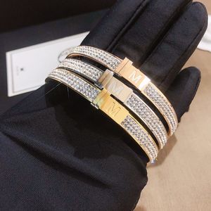 Bracciali firmati Braccialetto di diamanti alla moda di alta qualità per uomo e donna in acciaio inossidabile argento, oro rosa, regali di gioielli di lusso in oro