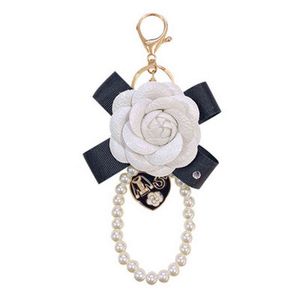 Luxury Jewelry Pearl Camellia Keychain Pearl Pendant Bag Decoration Pearl Chain Camellia Keychains For Woman AA220318