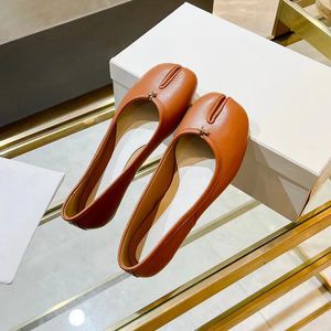 New Low Heel Split Toe Moccasins Fashion Brand Designer Shoes Comfortable Ladies Casual Shoes Driving Bike ShoesDress Shoes