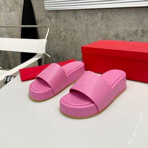 Modaya uygun lüksler tasarımcısı ayakkabılar loafers terlik düz açık plaj terlikleri dökün femmes kalın taban terlikleri 02