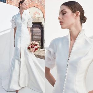 Abiti da sposa a trapezio bianchi Bottoni in raso Appliques in pizzo con perline Lunghezza del pavimento Maniche corte Treno da sposa Abito da sposa con paillettes su misura con collo alto