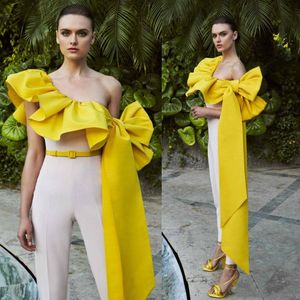 Mulheres chiques Saltos vestidos de baile com bege arco e amarelo 2022 Sexy Off ombro babados de cetim vestidos noturnos slim fit special ocasião desgaste