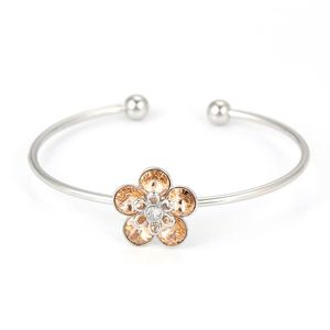 Bangle Flower Womens manschetter smycken gjorda med österrikisk kristall för flickans festtillbehör Fashion Armband Bijoux Giftbangle