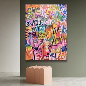 Obrazy Wiele kolorowych serc miłości grafffiti sztuka plakaty płócienne i drukuj różowe zdjęcia ściany