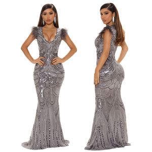 Abito da sera con paillettes grigio glitterato Abiti da ballo a sirena con scollo a V sexy con piume 2022 Plus Size Bling Abiti da donna formale Abiti da cerimonia per eventi speciali arabi