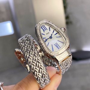 Lady Quartz Watch Snake Kształt Unikalny styl artystyczny Wnętrze wykonane z pamięci Spring Materiał biżuterii Diamentowy zestaw z diamentowym rzemiosłem x34 mm Wymiary