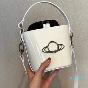 Toppkvalitet Bucket Tygväska Kvinnor Crossbody Luxuries Designers Kvinnor Väskor Saturnus handväskor Cowhide Leather Shoulder Purse
