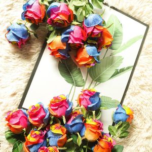 装飾的な花の花輪人工カラフルなバラの枝は結婚式の装飾のために偽の偽物虹色のフローレスプラスチックフラワープラントデコラティ