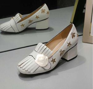 Classic Mid heeled boat shoe Designer leather Thick heel high heels 100% cowhide Tassels Round head Metal Button women Little bee Dress shoe