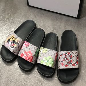 2022 Kvinnor Sandaler Fashion Flip Flops Men Designer toffels