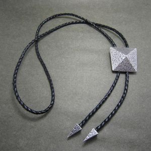 Papillon Western Fermacravatta Bolo Per Uomo Placcatura Argento Motivi Geometrici Collo CollanaBow