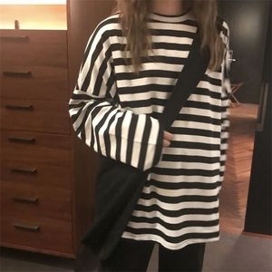 Kadınlar Harajuku Çizgili Tshirt Uzun Kollu O Boyun T gömlekleri Ulzzang Koreli Kore Tişört Femme Siyah Üstler Bahar Sonbahar 220728