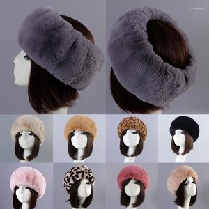 ビーニー/スカルキャップ女性毛皮の帽子厚い毛皮のような暖かい帽子髪浴秋冬ロシアの女の子のファッションスキー耳