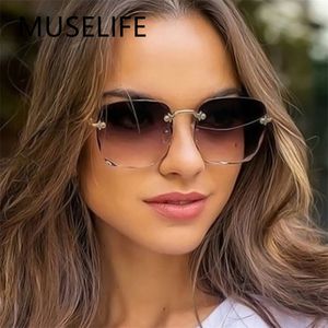 Vintage Rimless Square Sungasse Luxury Fashion Overdimensionerad solglasögon Kvinna Retro Pink Black Gradient Mirror 220629