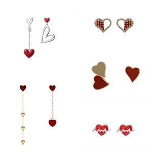 Asymetryczne kolczyki z czerwonym sercem dla kobiet Kreatywne puste Tassel cyrkon Pearl Kolczyki Dziewczyna Party Biżuteria Prezent 446 D3