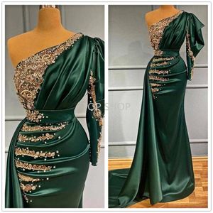 Uroczy Satin Dark Green Mermaid Suknia Wieczorowa Z Złotym Koronkowym Aplikaami Perły Koraliki Jedno Ramię Floty Długa Formalna okazja Suknie Vestidos de Fiesta EE