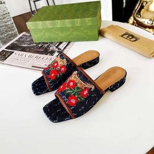 Designer Bujne kobiety Matelass Canvas Slide Sandal House Signature Flora Print Mule Slajd Flat Flip Flop Sandals MKJKK56855