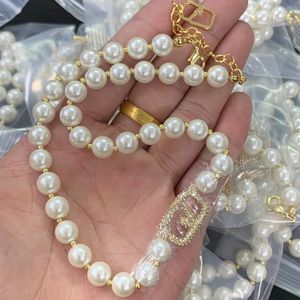 New Designed V Pendants Chain Pearl Choker Necklace alphabet Crystal pattern Brass 18K gold plated women's Diamonds Necklaces ladies Designer Jewelry VAL 026