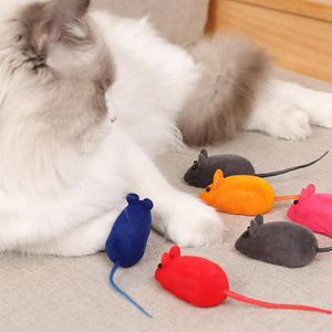 Cat Toys 2pcs Mouse Squeak Sound Giocattolo da gioco divertente per gattino che si affolla Teaser interattivo Forniture per animali domesticiCat