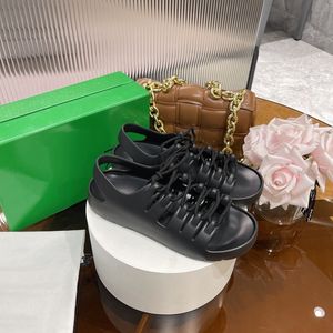 Sandálias de grife feminino de borracha geléia plataforma de chinelos doces color chinelo liso de laço ajustável sapatos duplos com coada de caixa de laços sapato de barco